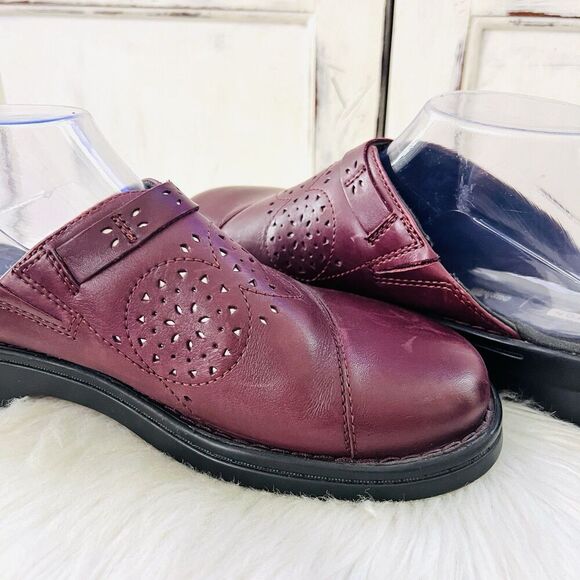 Clarks Patty Renata Burgundy-Purple Laser Cut Comfort Slip on Clogs Mules 9.5W - Picture 4 of 7